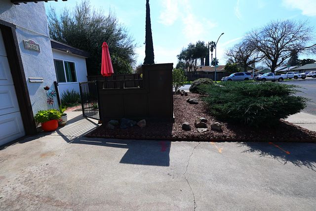 300 Los Verdes Ct, Modesto, CA 95354