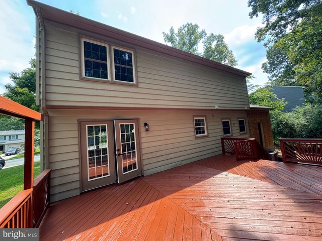 11974 COTTON MILL DR, Woodbridge, VA 22192