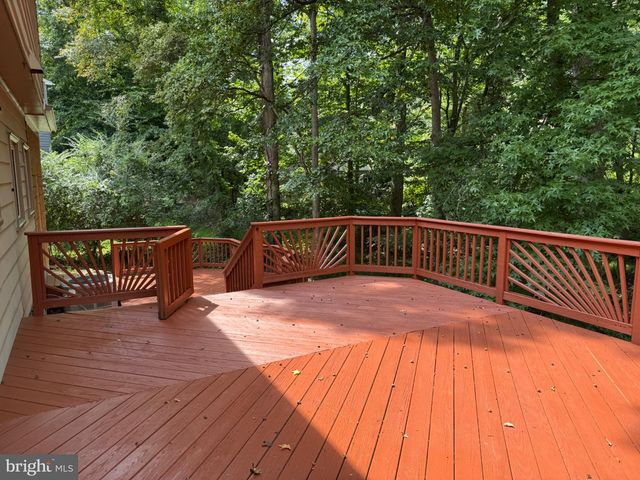 11974 COTTON MILL DR, Woodbridge, VA 22192
