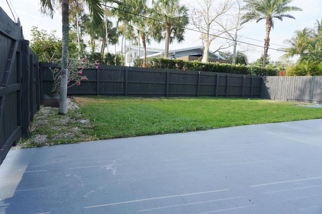 1498 NE 38th Street, Oakland Park, FL 33334