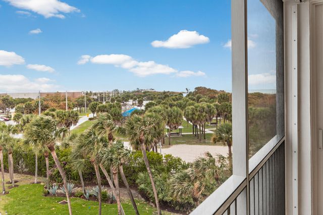 669 NE Plantation Road 308, Stuart, FL 34996