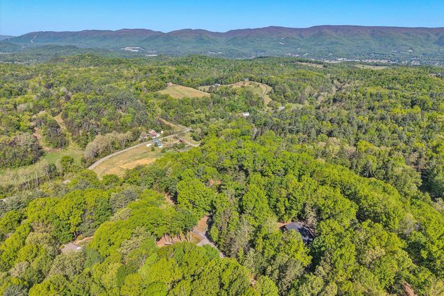 3760 Luther DR, Salem, VA 24153