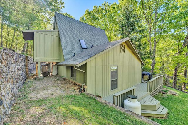 3760 Luther DR, Salem, VA 24153