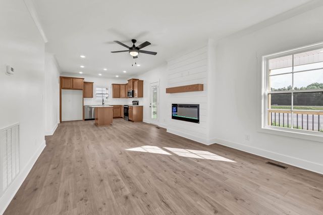 188 Sherlock Dr, Clarksville, TN 37043