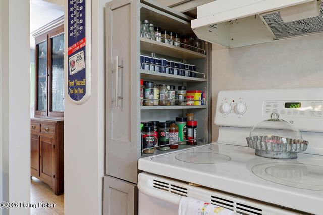 2624 Meadow Dr, Louisville, KY 40220