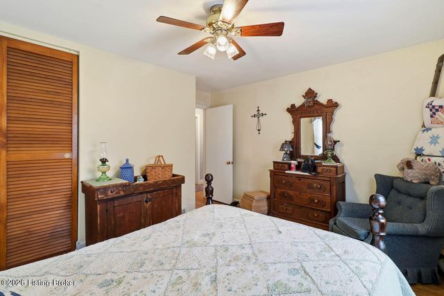 2624 Meadow Dr, Louisville, KY 40220