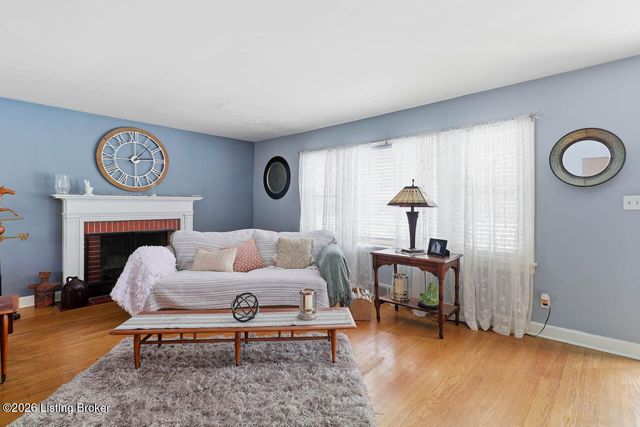 2624 Meadow Dr, Louisville, KY 40220