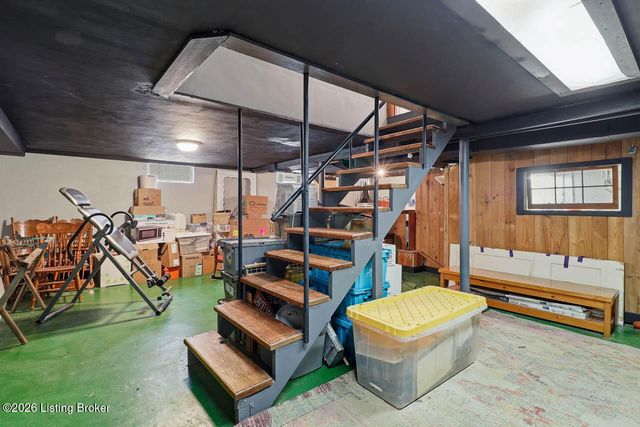 2624 Meadow Dr, Louisville, KY 40220