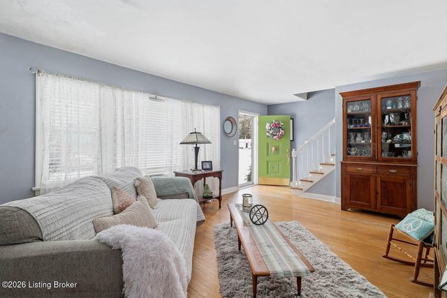 2624 Meadow Dr, Louisville, KY 40220