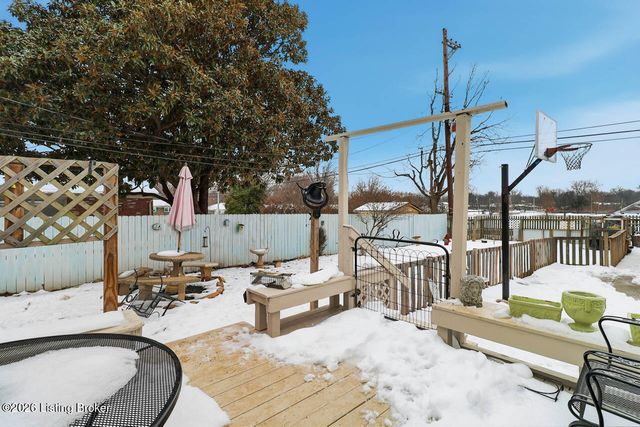 2624 Meadow Dr, Louisville, KY 40220