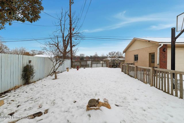 2624 Meadow Dr, Louisville, KY 40220