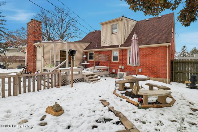 2624 Meadow Dr, Louisville, KY 40220