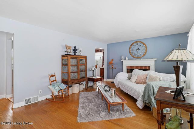 2624 Meadow Dr, Louisville, KY 40220