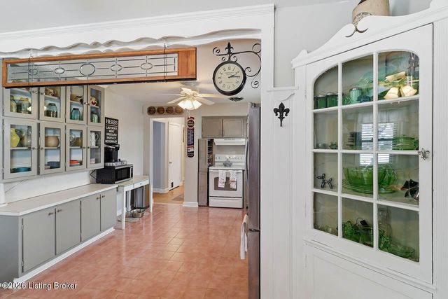 2624 Meadow Dr, Louisville, KY 40220