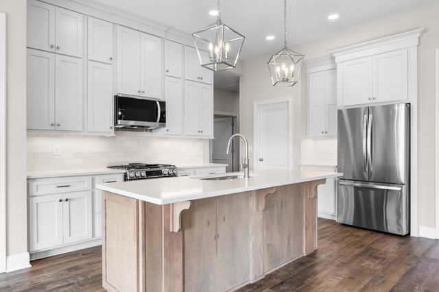 174 Aspen Pine Dr, Clarksville, TN 37043
