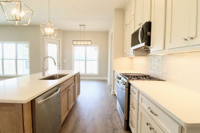 174 Aspen Pine Dr, Clarksville, TN 37043