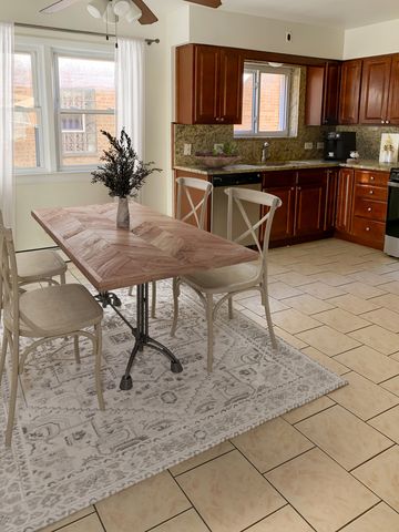 2245 Des Plaines Avenue A, North Riverside, IL 60546