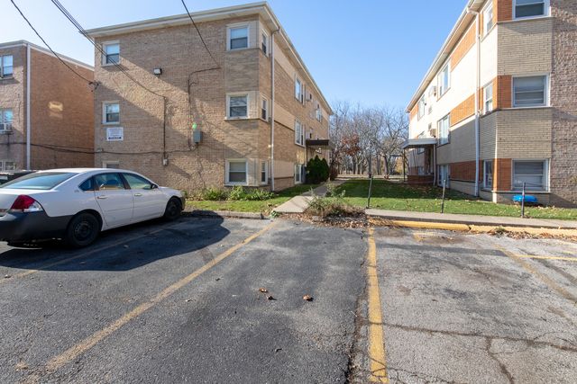 2245 Des Plaines Avenue A, North Riverside, IL 60546