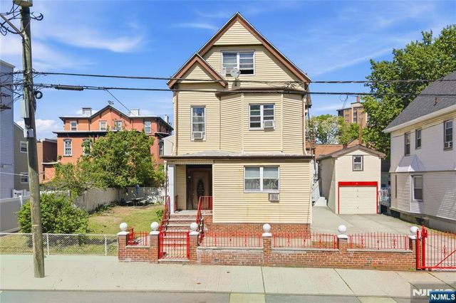 144-146 Pearsall, Jersey City, NJ 07305