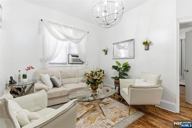 144-146 Pearsall, Jersey City, NJ 07305