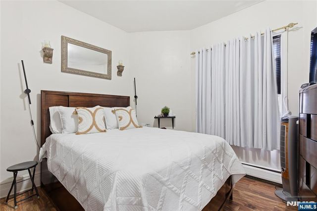 144-146 Pearsall, Jersey City, NJ 07305