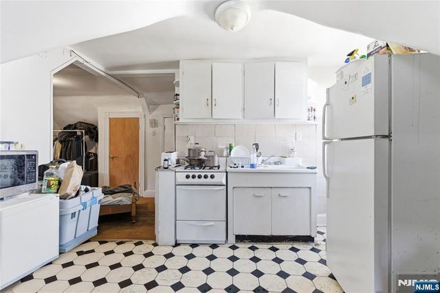 144-146 Pearsall, Jersey City, NJ 07305