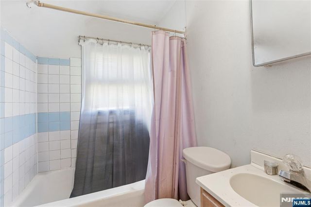 144-146 Pearsall, Jersey City, NJ 07305
