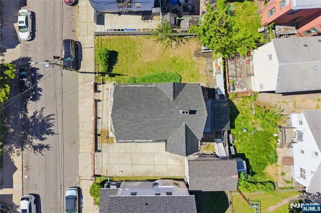 144-146 Pearsall, Jersey City, NJ 07305