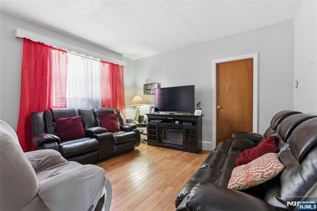144-146 Pearsall, Jersey City, NJ 07305