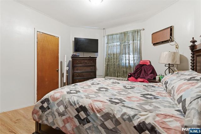 144-146 Pearsall, Jersey City, NJ 07305