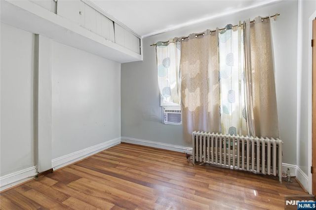 144-146 Pearsall, Jersey City, NJ 07305