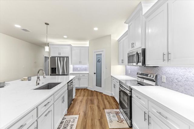 2601 Hutchinson Street, Fort Worth, TX 76106