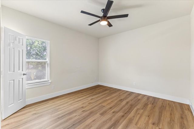 2601 Hutchinson Street, Fort Worth, TX 76106