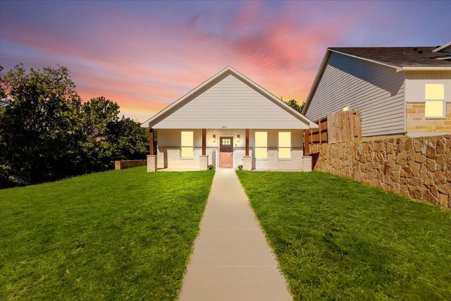 2601 Hutchinson Street, Fort Worth, TX 76106