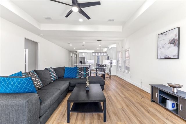 2601 Hutchinson Street, Fort Worth, TX 76106