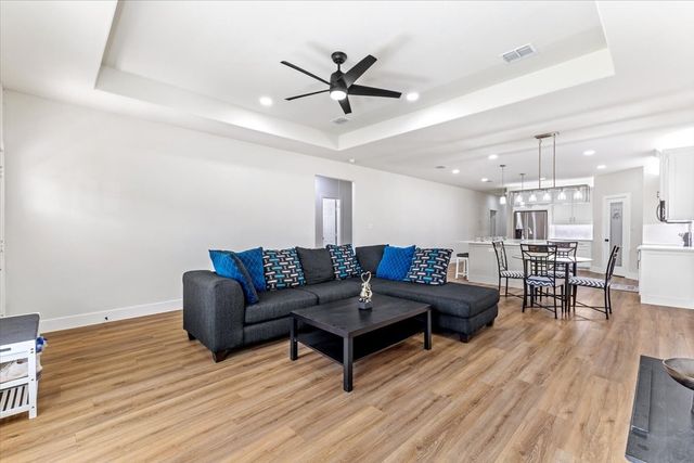 2601 Hutchinson Street, Fort Worth, TX 76106