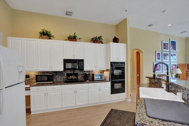 7338 W Falls Rd Road W, Boynton Beach, FL 33437