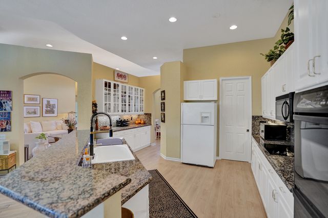 7338 W Falls Rd Road W, Boynton Beach, FL 33437