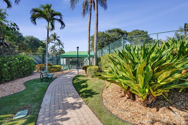 7338 W Falls Rd Road W, Boynton Beach, FL 33437