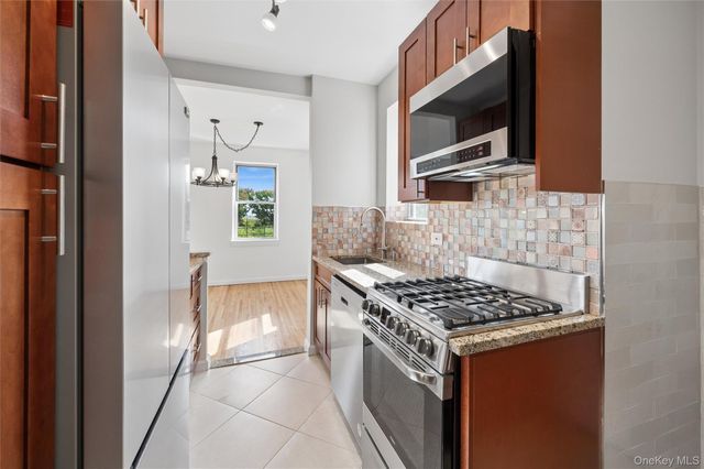 640 W 231 Street 5H, Bronx, NY 10463