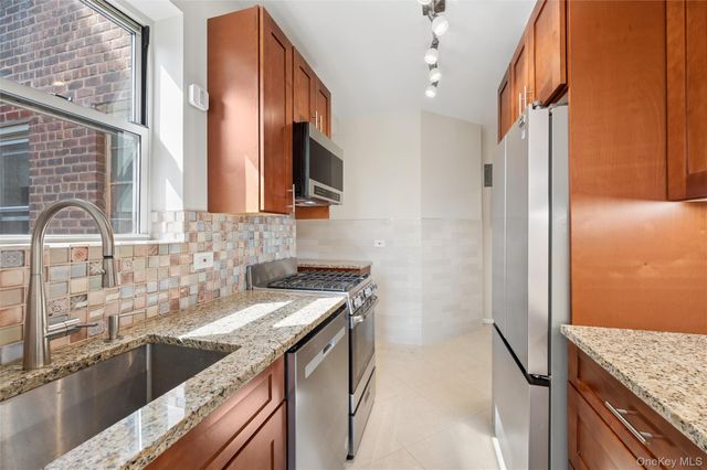 640 W 231 Street 5H, Bronx, NY 10463