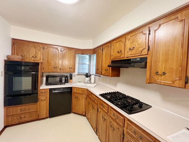 1025 22nd Avenue SW, Miami, OK 74354