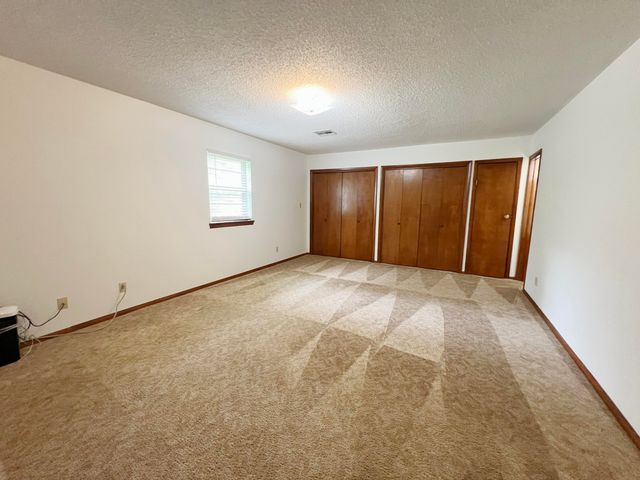 1025 22nd Avenue SW, Miami, OK 74354
