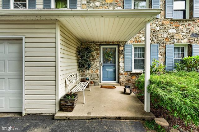 618 CREEKSIDE LN, Wallingford, PA 19086