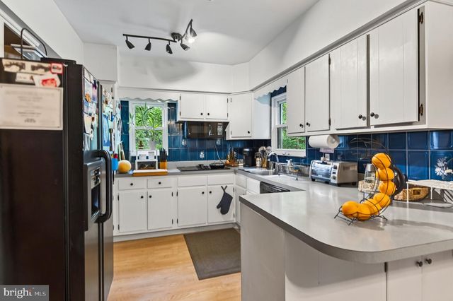 618 CREEKSIDE LN, Wallingford, PA 19086