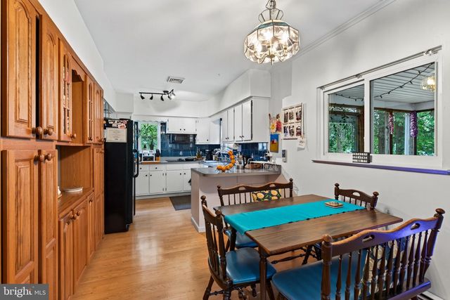 618 CREEKSIDE LN, Wallingford, PA 19086