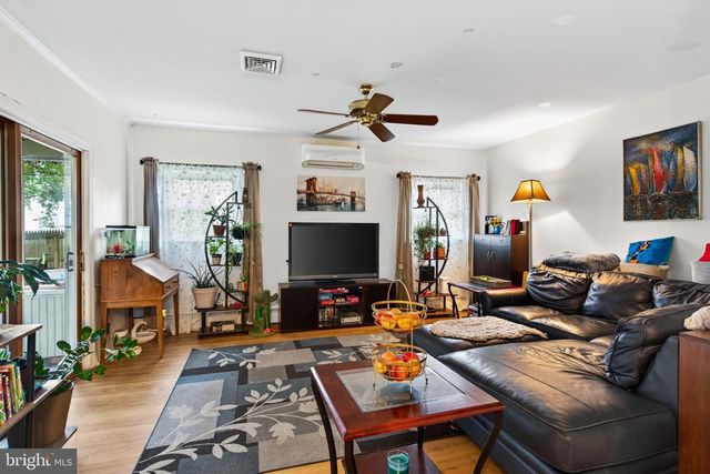 618 CREEKSIDE LN, Wallingford, PA 19086