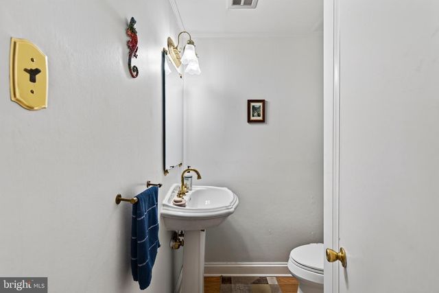 618 CREEKSIDE LN, Wallingford, PA 19086