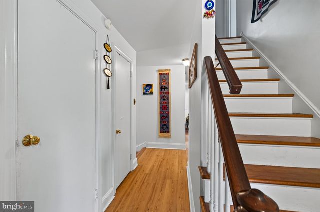 618 CREEKSIDE LN, Wallingford, PA 19086