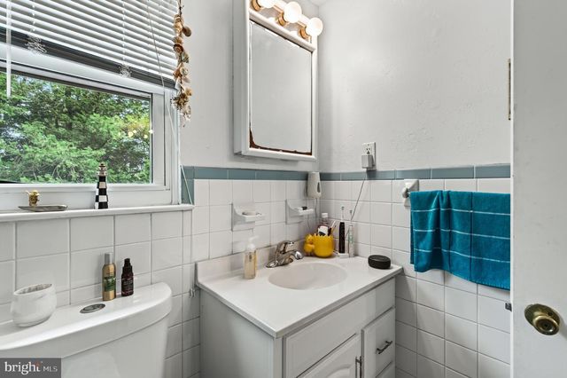 618 CREEKSIDE LN, Wallingford, PA 19086